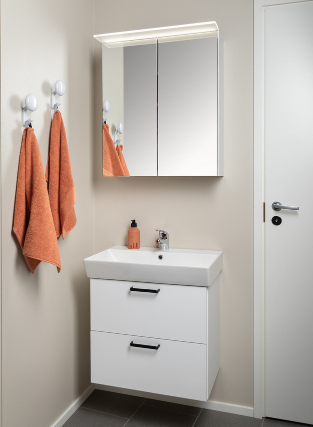 Vedenkestävät wc-kalusteet saat nyt Limosalta! Runkovärit: valkoinen, musta sekä tammi.